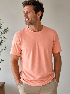 Jamaica Jaxx Men's Classic Textured Crewneck T-Shirt in Peach Size M -Resortwear